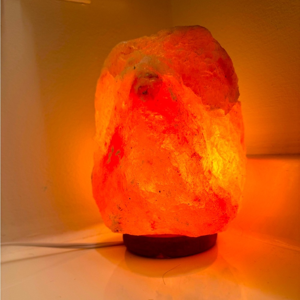 HIMALAYAN SALT CRYSTAL ROCK LAMP GLOW, KNOWN FOR PEACE  MOOD, RELAXATION & REST